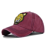 Sombrero de Sol Retro con Estampado de Leopardo y Logo Bordado en 3D - Gorra Ajustable Snapback para Exteriores, Fiestas de Navidad y Streetwear - Accesorio de Estilo Salvaje con Emblema
