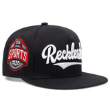 Gorra Snapback Bordada Reckless & USA Sports - Sombrero de Streetwear Rojo con Ribete, Poliéster Ligero, Diseño Deportivo Casual para Actividades al Aire Libre