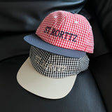 Gorra de béisbol plana de cuadros pequeños coreanos para mujeres, versátil para verano, gorra de pato plano pequeña para hombres.