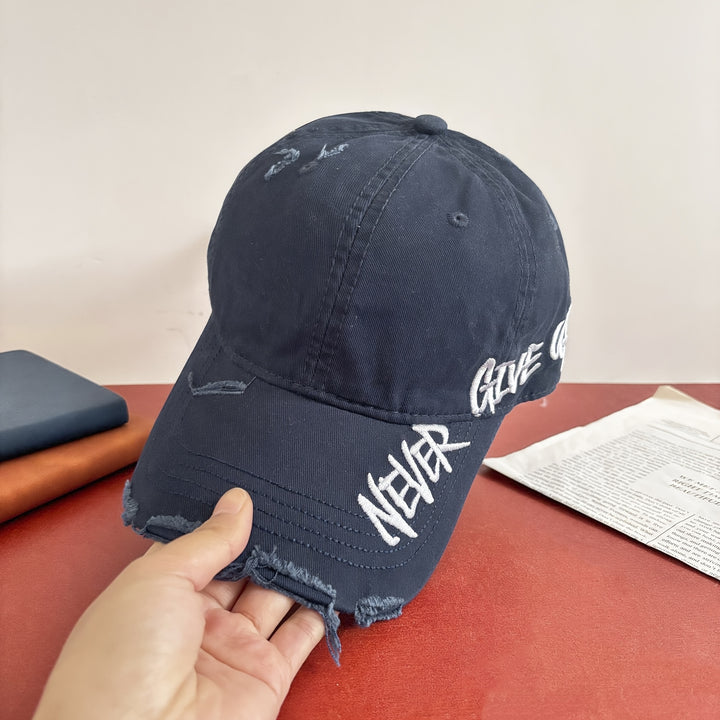 Gorra de béisbol estilo americano con bordes desgastados, bordado lateral y visera curva, sombrero versátil para streetwear