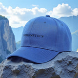 Gorra Unisex Moderna Techomail - Diseño Ligero y Transpirable de Seis Paneles con Visera Plana, Estampado a Rayas Negras/Blancas, Poliéster para Exteriores, Moda Urbana y Casual - Gorra Lavable a Máquina para Hombres y Mujeres