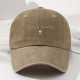 Gorra Trucker Grande para Mujeres y Hombres - Ajustable con Cierre, Visera Transpirable, Estampado Urbano en Gris Oscuro/ (Cruz Blanca/Logo) - Diseño Unisex Casual para Invierno, Atuendo Casual - Compatible con Estilo Salvaje