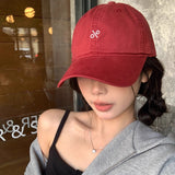 Gorra de béisbol retro suave bordada para mujer - Snapback ajustable transpirable con visera curva, diseño facial para todas las estaciones, rojo y contraste para casual y deportes | Gorra versátil para el día a día para mujer (Lavar a mano únicamente)