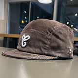 Un par de gorras de béisbol de visera suave con letras, diseñadas tanto para hombres como para mujeres. Presentan un nuevo estilo de otoño e invierno inspirado en Corea, que combina elementos retro casuales con influencias de la moda coreana y japon