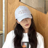 Gorra de béisbol artística para mujer estilo coreano con bordado de slogan en inglés 3D, cierre ajustable snapback y diseño en contraste - Gorro casual y de Navidad para viajes diarios, sesiones de fotos, mercados de nicho - Tejido duradero sin elasticida