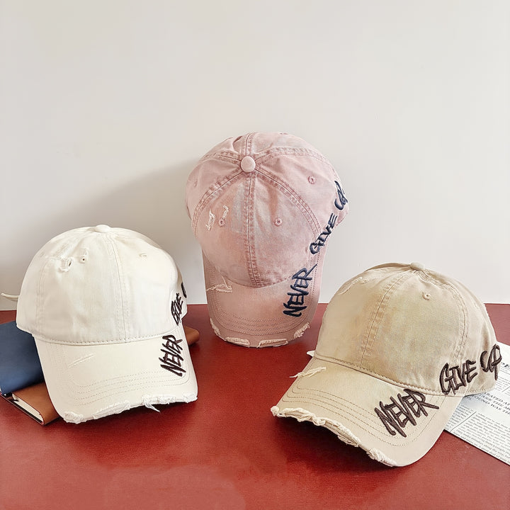 Gorra de béisbol estilo americano con bordes desgastados, bordado lateral y visera curva, sombrero versátil para streetwear