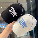 Gorra de Béisbol Ajustable para Hombre y Mujer con Letras Blancas en Relieve y Diseño Rojo/ - Gorra Unisex Ligera y Transpirable, Estilo Casual y Moderno (Lavado a Mano)