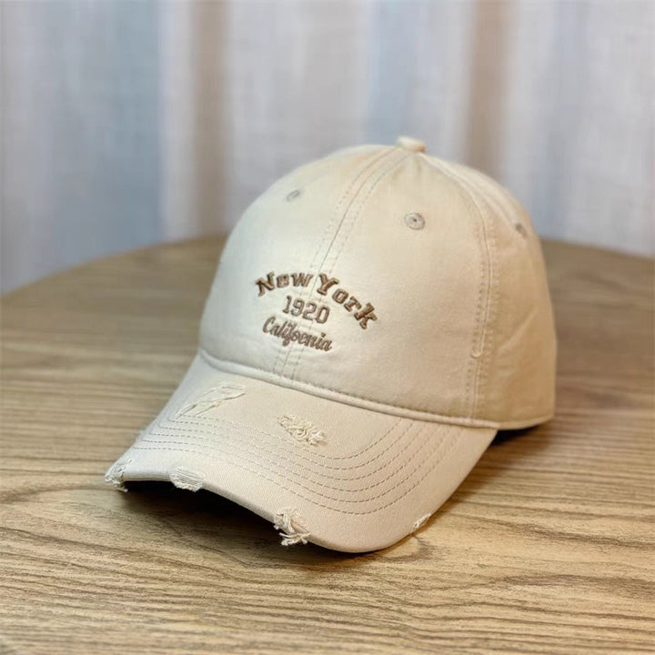 Gorra de béisbol con letra bordada para mujeres - Ajuste ajustable, parte superior ligera de pato con visera ancha, ropa casual para exteriores, diseño blanco y negro, lavable a mano