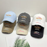 Nueva gorra de béisbol con letras bordadas suaves y rasgadas - Estilo callejero americano para parejas, gorra de béisbol versátil para caras pequeñas y grandes, solución transpirable y sin sudor.