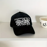 Gorra de béisbol retro floral para mujer con texto japonés y adornos florales - Cierre ajustable snapback, ajuste estructurado ligero