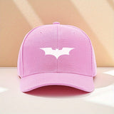 1 pieza de gorra de béisbol con diseño de murciélago WB - Gorra ajustable con cierre para hombres y mujeres, poliéster transpirable, negro con logo blanco DC, gorra de verano divertida, protección solar, ajuste perfecto, ideal para Navidad, 'S Day, Acción