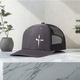 Gorra de camionero creativa con estampado cruzado: gorra de béisbol de moda con espalda de malla, transpirable y ajustable para actividades al aire libre - Negro con diseño de rayo blanco, gorro de cabeza al aire libre | Gorra de camionero elegante | Gorr