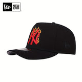 Gorra de béisbol Unisex New Era Black Hard-Top con visera curva y gráfico de llamas rojas y amarillas - Snapback ajustable, ligera y cálida para actividades al aire libre, camping, senderismo, uso casual