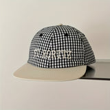 Gorra de béisbol plana de cuadros pequeños coreanos para mujeres, versátil para verano, gorra de pato plano pequeña para hombres.