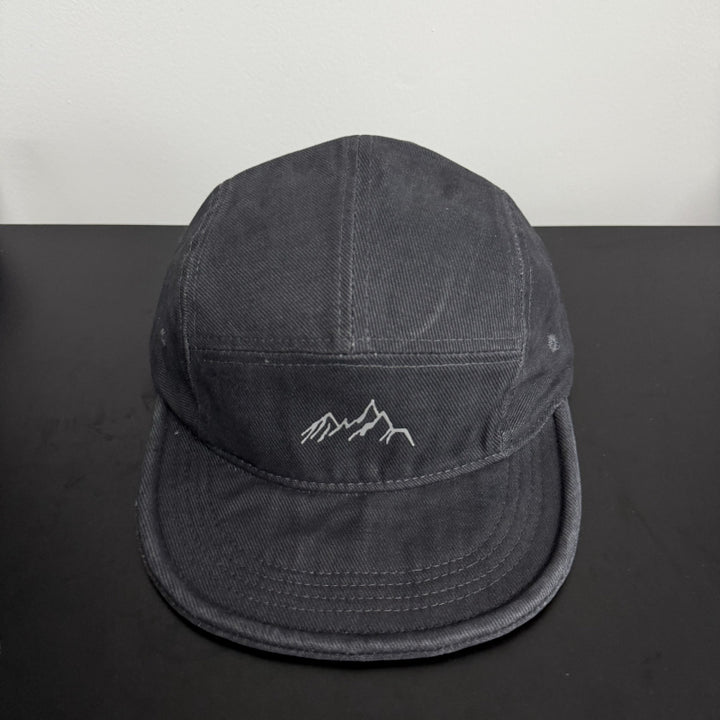 1 sombrero de invierno con estampado de montaña - Suave, ligero, ajustable, con cierre de clic, para acampar y actividades al aire libre urbanas, negro con diseño de montaña blanco, lavable a mano, accesorios para acampar