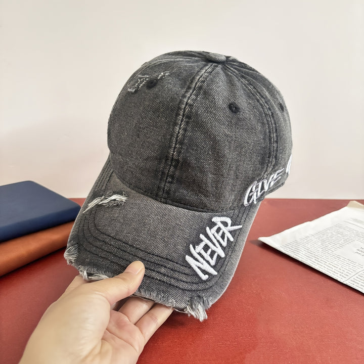 Gorra de béisbol estilo americano con bordes desgastados, bordado lateral y visera curva, sombrero versátil para streetwear