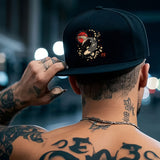 1 pieza, gorra de béisbol japonesa con peces koi y flores de cerezo - Gorra negra con sol rojo, cierre ajustable de snapback, ala plana ligera y no elástica para hombres y mujeres - Calle Y2K, anime, cosplay, uso diario - Gorra de exterior para todas las