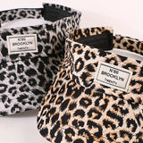 Sombrero de copa vacío con estampado de leopardo, posición de estampado aleatoria, logotipo de tela con letras cosidas, moda para hombres y mujeres, ciclismo al aire libre, deportes, estilo casual y tendencia, ala curva, gorra unisex.