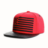 Gorra de béisbol roja y patriótica para hombre con diseño de la bandera americana - Cierre snapback de 6 paneles transpirable, visera estructurada y parte trasera de malla, accesorio de moda streetwear para atuendos casuales, actividades al aire libre,...