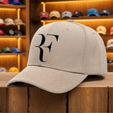 Gorra Trucker para Hombre con Estampado de Logo RF - Gorra Deportiva Negra en Contraste Blanco y Letras Rojas, Ligera y Ajuste Estructurado Ideal para Tenis, Baloncesto, Skateboarding, Hip Hop & Actividades al Aire Libre Casuales - Lavable a Máquina, Perf
