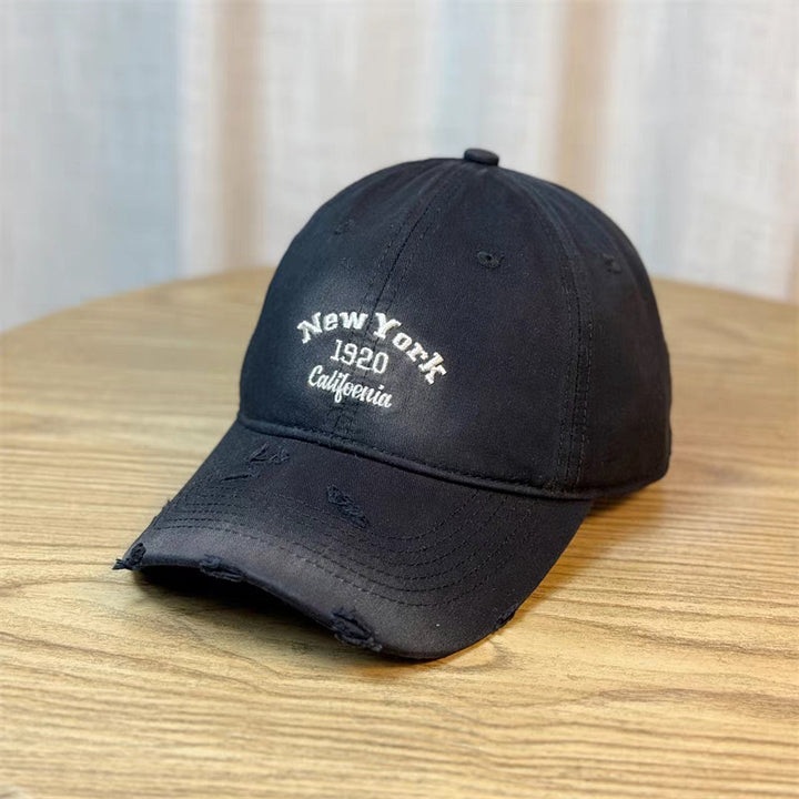 Gorra de béisbol con letra bordada para mujeres - Ajuste ajustable, parte superior ligera de pato con visera ancha, ropa casual para exteriores, diseño blanco y negro, lavable a mano