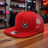 1 gorra de béisbol con logo KENWORTH para camiones - Snapback ajustable, respaldo transpirable en malla, ligera y cómoda tela poliéster. Ideal para hombres conductores de semirremolques o eventos casuales e informales (estampado /rojo). Apto todo el año.