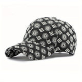Gorra de Béisbol Bordada Geométrica Streetwear para Hombres y Mujeres - Diseño Ligero en Contraste /Blanco, Sombrero Unisex para Sol al Aire Libre con Detalles Bordados