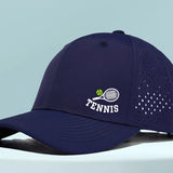 1 Gorra de Tenis de Secado Rápido para Hombre con Raqueta de Tenis y Estampado de Tenis - Parte Trasera de Malla Transpirable, Ajuste Estructurado para Tenis, Golf, Running, Deportes al Aire Libre - Sombrero Casual Ligero para Hombre, Diseño Deportivo, Co