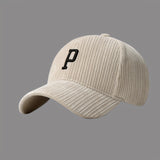 Gorra de Béisbol Marrón con Adorno 'P' para Hombres y Mujeres - Ajustable con Cierre, Letras, Ligera y Unisex para Uso Casual y Navidad, Diseño Elegante de Logo (Lavado a Mano/Limpieza en Seco) - Duradera para Fiestas y Atuendos Informales