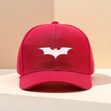 1 pieza de gorra de béisbol con diseño de murciélago WB - Gorra ajustable con cierre para hombres y mujeres, poliéster transpirable, negro con logo blanco DC, gorra de verano divertida, protección solar, ajuste perfecto, ideal para Navidad, 'S Day, Acción