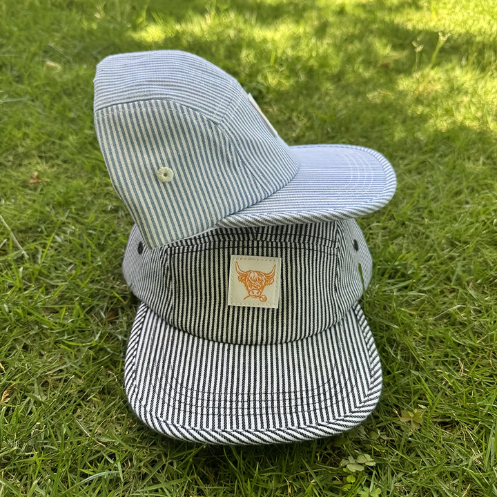 Gorra de béisbol estilo cinco paneles con rosa cabeza de toro y rayas en visera plana, adecuada para hombres y mujeres, regalo perfecto para amigos y padres al salir a la calle o asistir a eventos deportivos
