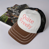 Gorra de béisbol versátil con bordado de letras para verano, protección solar, sombrero deportivo transpirable de malla.