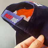 Gorra de béisbol bordada 93 + llavero, patrón de bordado 3D de alta calidad para autos, motocicletas, sombreros de viaje con ajuste regulable, adecuado para equipos al aire libre y mochilas decorativas unisex