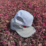 Gorra de Béisbol de Cinco Paneles con Parche de Amor para Parejas, Estilo Callejero Fresco y Blanco Azul Rayado, Versátil y Moderna, Ideal para Fiestas al Aire Libre o Deportes - Regalo Perfecto para Amigos