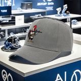 Gorra de béisbol de gallo de dibujos animados - Gorra ajustable con diseño de pistola bordada, poliéster ligero, estilo fresco y atractivo para hombres y mujeres, ideal para pesca o uso casual, gorra de pesca.