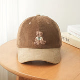 1 Gorra de béisbol unisex de pana con lindo diseño de oso y la letra B - Cierre ajustable con visera, tejido transpirable, doble tono marrón/patchwork, para otoño/invierno, gorra casual y deportiva para hombres y mujeres (Lavar a mano únicamente) - Regalo