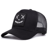 Gorra de camionero retro para hombres con parche de cara alegre y respaldo de malla - Gorra suave y transpirable, gorra casual para todas las estaciones en /blanco/azul marino/rojo/gris/azul - Ajuste estructurado para uso diario y eventos temáticos (Mardi