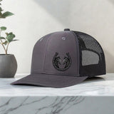 Gorra de béisbol negra para hombre con estampado de herradura de caballo doble, transpirable y ajustable, diseño ligero y duradero, ideal para deportes al aire libre y uso casual | Gorra ajustable | Tela de malla transpirable
