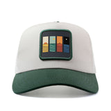 Gorra Ajustable Snapback para Hombres y Mujeres - Inspirada en Anime/Manga, Gorro de Surf con Ola Multicolor del Mar & Emblema Shaka Hand Gesture, Parte Trasera Transpirable, 6 Paneles Diseño Unisex (Blanco) Ideal Para Playa, Skate o Casual – Regalo