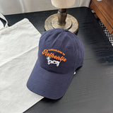 La autenticidad es un sueño para los amantes de los perros - Gorra de béisbol bordada para mujer con diseño de perro, protección solar, ajuste ajustable, material de algodón en beige, marrón, azul marino, rojo, negro, gorra casual | Diseño juguetón | Deta