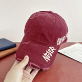 Gorra de béisbol estilo americano con bordes desgastados, bordado lateral y visera curva, sombrero versátil para streetwear