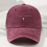 Gorra Trucker Grande para Mujeres y Hombres - Ajustable con Cierre, Visera Transpirable, Estampado Urbano en Gris Oscuro/ (Cruz Blanca/Logo) - Diseño Unisex Casual para Invierno, Atuendo Casual - Compatible con Estilo Salvaje