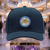 Gorra ajustable para hombres y mujeres - Tejido duradero, negro con emblema dorado, ideal para deportes al aire libre y uso casual, gorra de camping