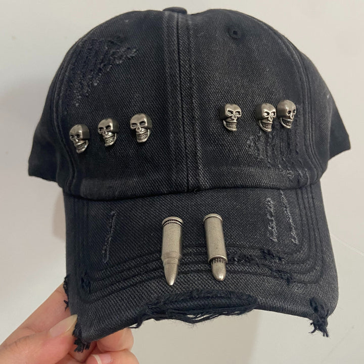 Gorra de béisbol desgastada y rasgada con decoración de cráneo de bala metálica, estilo hip hop rock, unisex, para performance y moda urbana