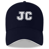 1 gorra JC estilo equipo escolar americano, contraste blanco y sencillo y resistente, visera tipo sandwich, sombrero de viaje moderno, ajustable unisex, gorra camionero