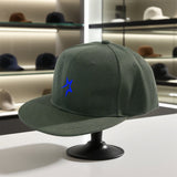 1 gorra ajustable Snapback con estrella azul - Poliéster ligero, blanca con logo de estrella azul, visera ancha y curva, lavable en máquina para uso casual, regreso al colegio, graduación o atuendo casual (). Accesorio elegante