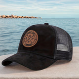 Gorra de Trucker con Mesh Transirable - Unisex, Casual, Duradera, de Poliéster, para Deportes al Aire Libre, Comodidad para Todas las Estaciones, Blanco con Logo Negro, Lavable a Mano, Gorra para Deportes, Diseño Clásico de Logo, Comodidad para la Cabello