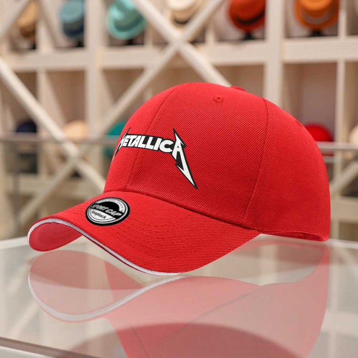 1 gorra de béisbol oficial con logo  - Ajustable Snapback, ligera y unísexo para hombres & mujeres. Regalo ideal fanáticos musicales; uso casual o al aire libre cómoda en todas las estaciones. ¡Lavado máquina! ( letras blancas)