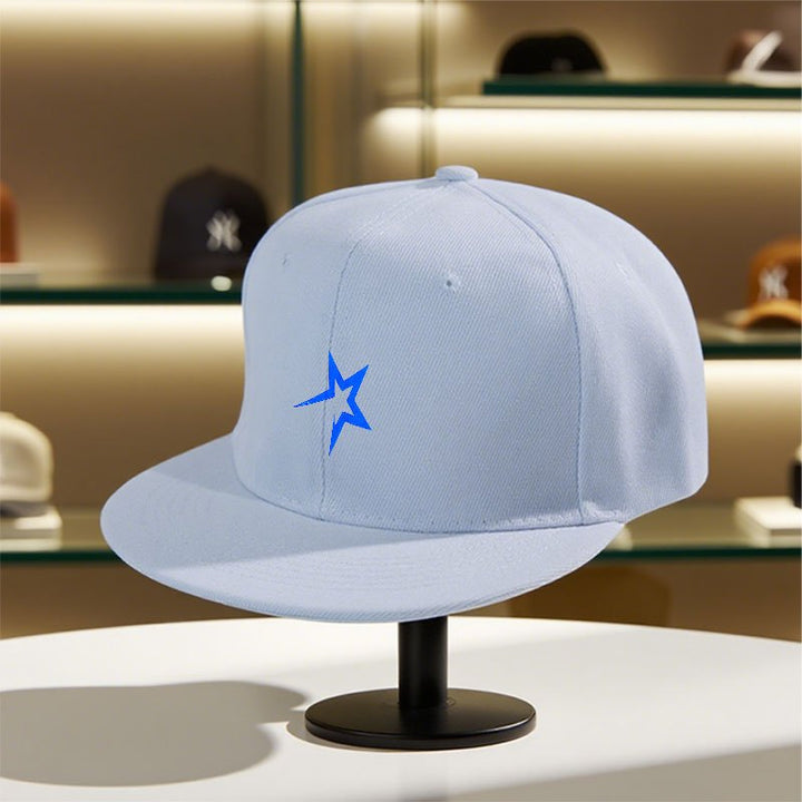 1 gorra ajustable Snapback con estrella azul - Poliéster ligero, blanca con logo de estrella azul, visera ancha y curva, lavable en máquina para uso casual, regreso al colegio, graduación o atuendo casual (). Accesorio elegante