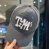 Gorra de Béisbol Ajustable para Hombre y Mujer con Letras Blancas en Relieve y Diseño Rojo/ - Gorra Unisex Ligera y Transpirable, Estilo Casual y Moderno (Lavado a Mano)